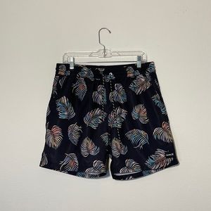 Shorts or swim trunks size L